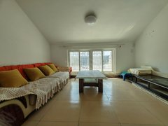 莒县城区蓝湾购物中心彩虹花园，六中对过，家具家电，拎包入住出租房源真实图片