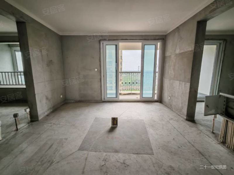 融创玉园4室2厅2卫147㎡南北92万