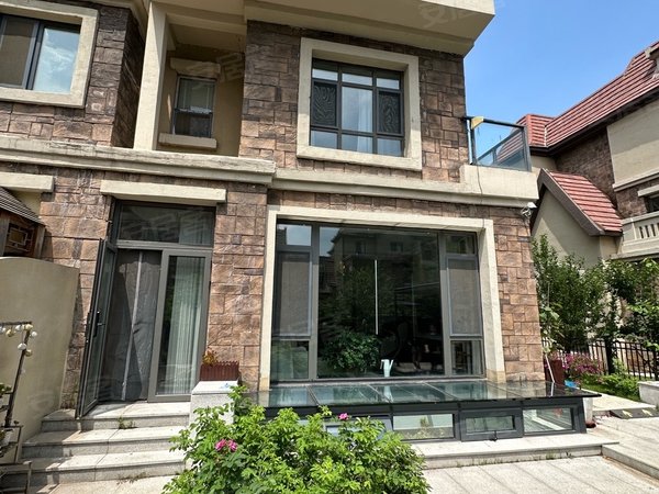 沈阳浑南棋盘山首创禧瑞长河别墅出租 带超大花园 现代轻奢风 共五层