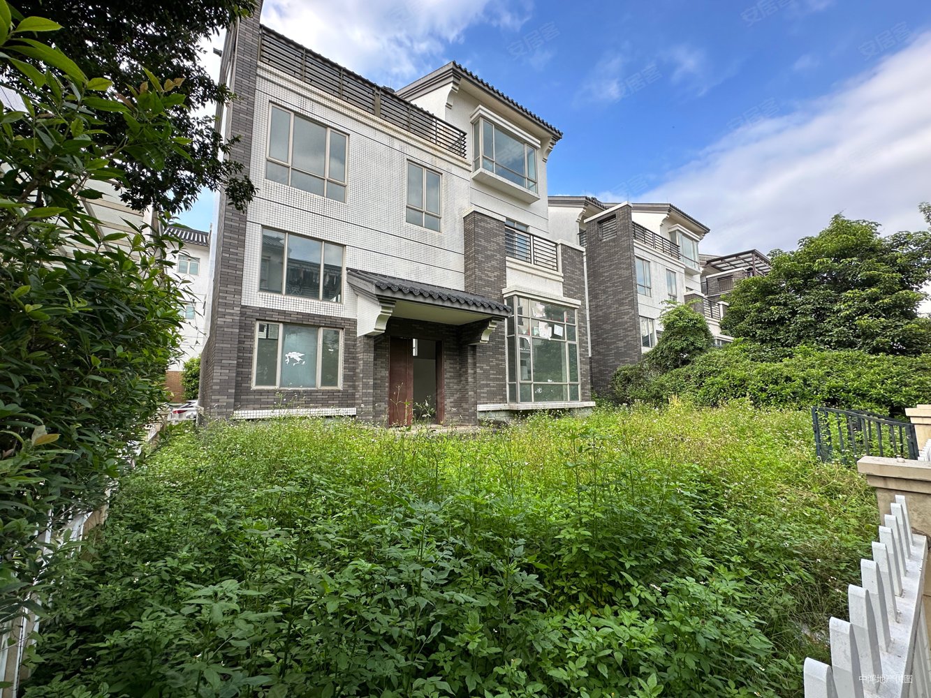 金沙丽水独栋别墅花园150方南向毛坯房可加装电梯