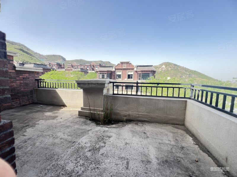 上山间五期 观景大双拼 餐客挑空 三面大院300平 私家车库