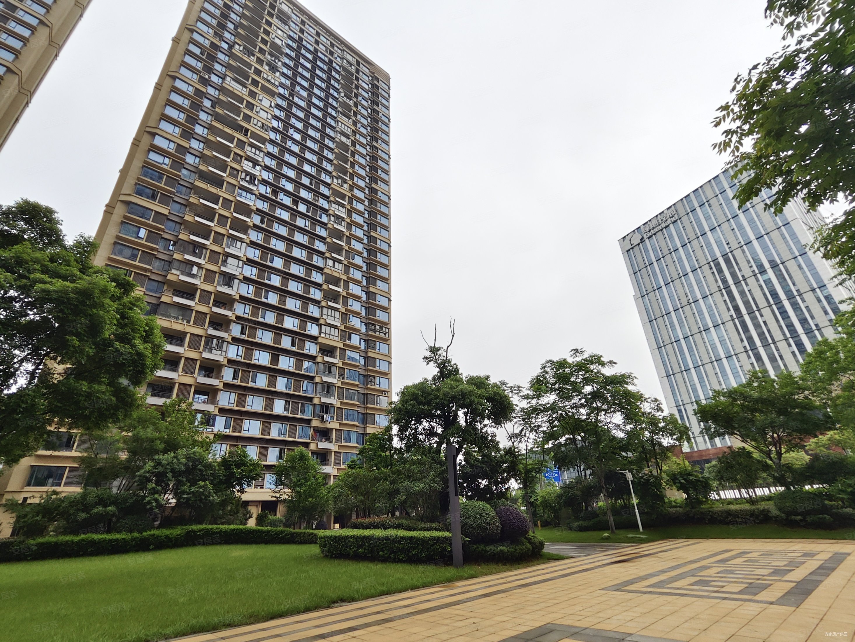 绿地国际博览城博翠4室2厅2卫144.39㎡南165万