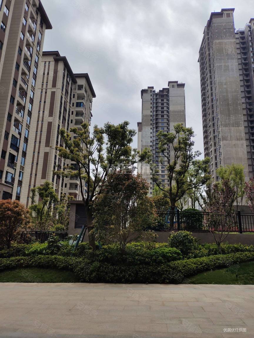 印象花溪108平产权满二88万关门卖