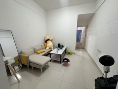 东莞黄江天虹百盛漂亮2房出租 家私家电齐全 主卧有阳台 随时看房 急租！出租房源真实图片