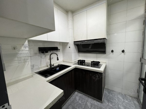 重庆江北观音桥红鼎国际名苑红鼎国际 可月付精装一房一卫 全屋中央