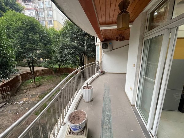 重庆北碚城南新区海宇状元府第城南朝小旁 大三房 带外阳台 小区中庭