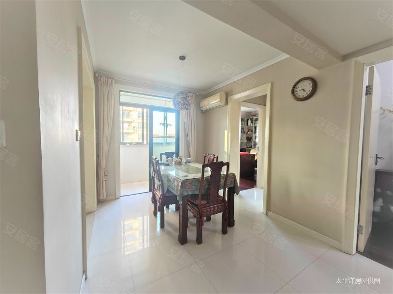 新出三房,有车位,价格好谈,新装修,拎包入住,位置好,诚意卖,虹桥馨苑