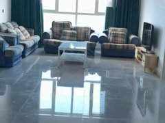 哈密伊州时代广场园林大厦130平大三室拎包入住1600元月，年付，我是中介出租房源真实图片