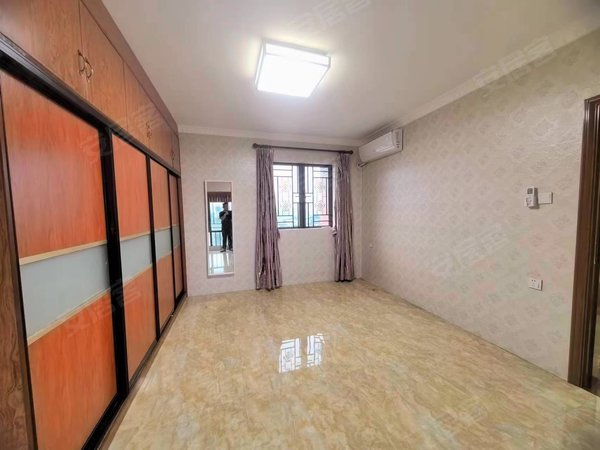 光明大街中心区,明安花园102平大三房,近学校,医院,公园