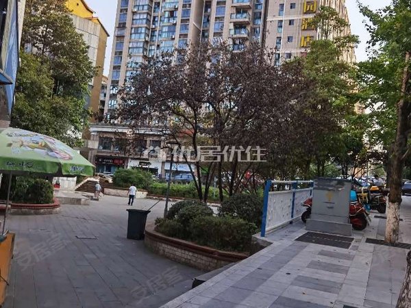 重庆渝北两路金易伯爵世家空港广场附近电梯一室一厅出租  出入方便