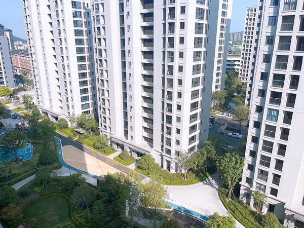 杭州临安临安城区南樾府锦南地铁口.