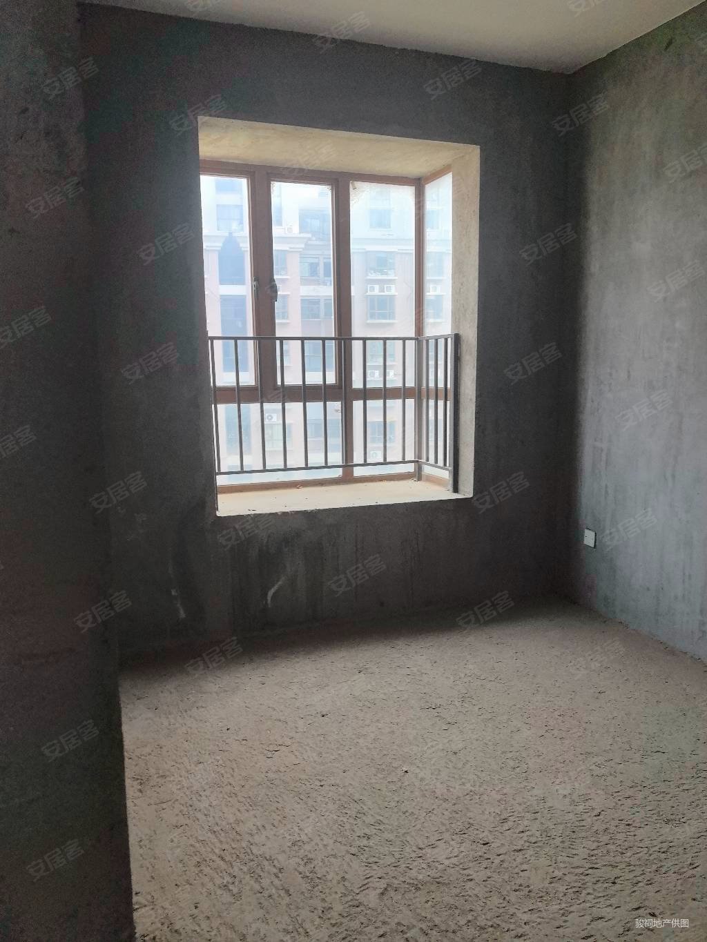 联泰香域尚城3室2厅2卫106.28㎡南185万