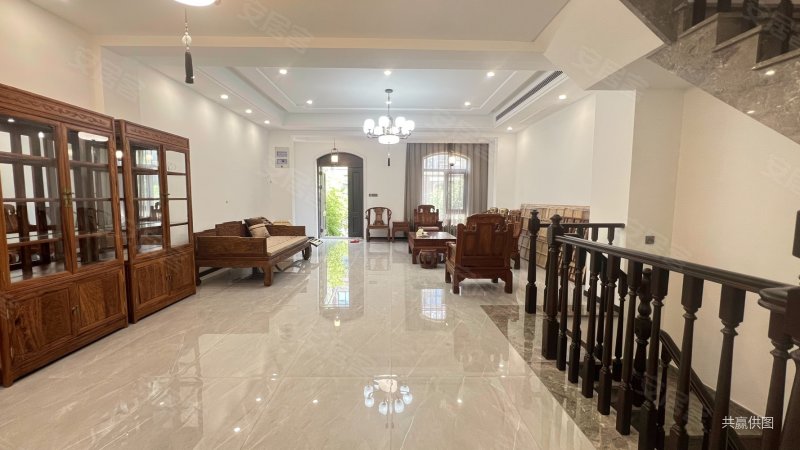 云龙湖悦府  南入户  北花园   独立车库  1至3层