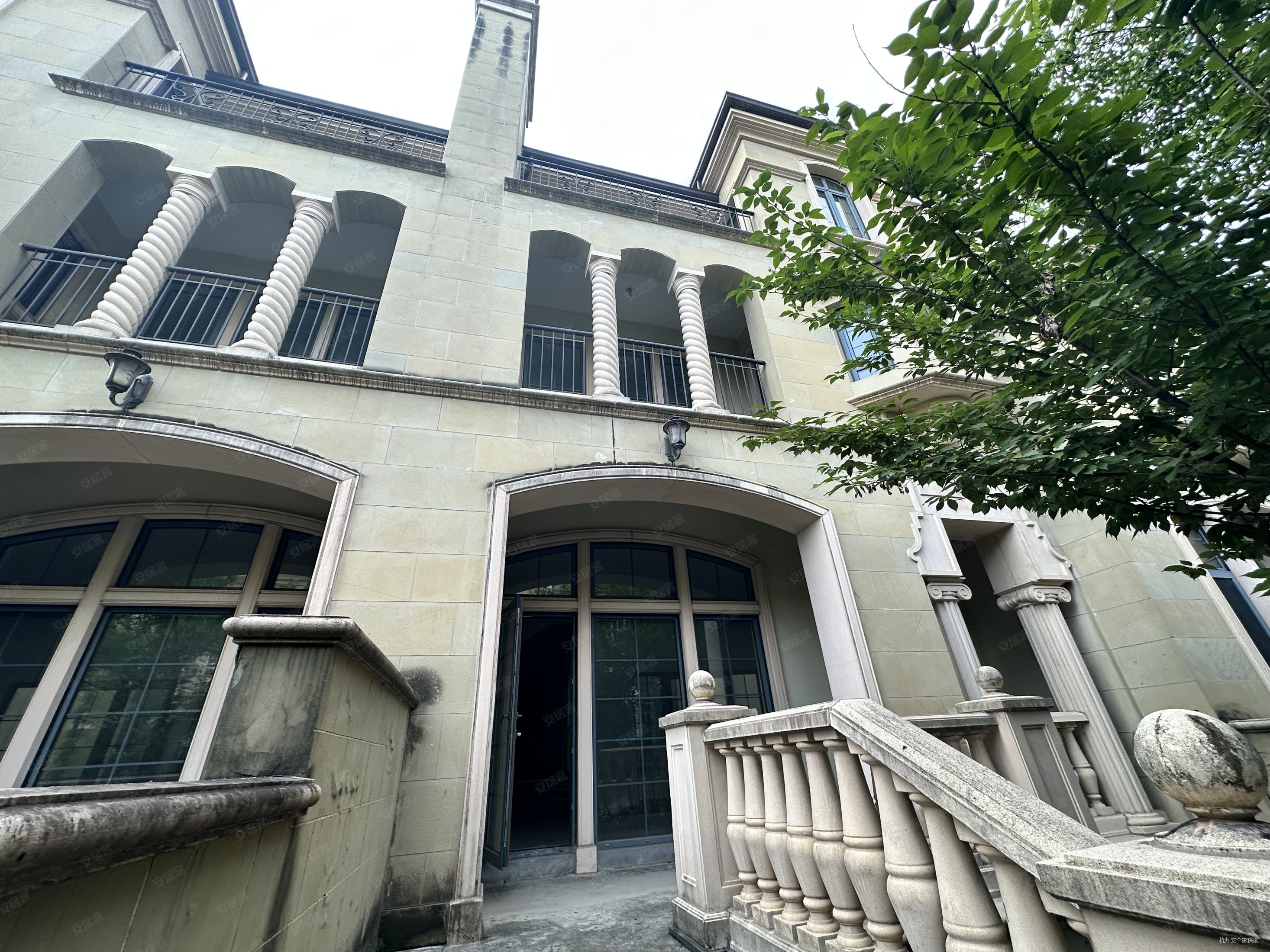 金都夏宫(别墅)4室3厅4卫280.57㎡南1300万