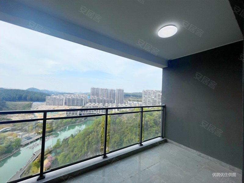 中海映山湖c区御湖4室2厅2卫143㎡东北230万