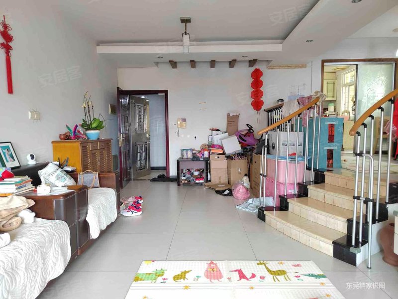 金晖花园电梯大3房,270万带车位一个,全小区