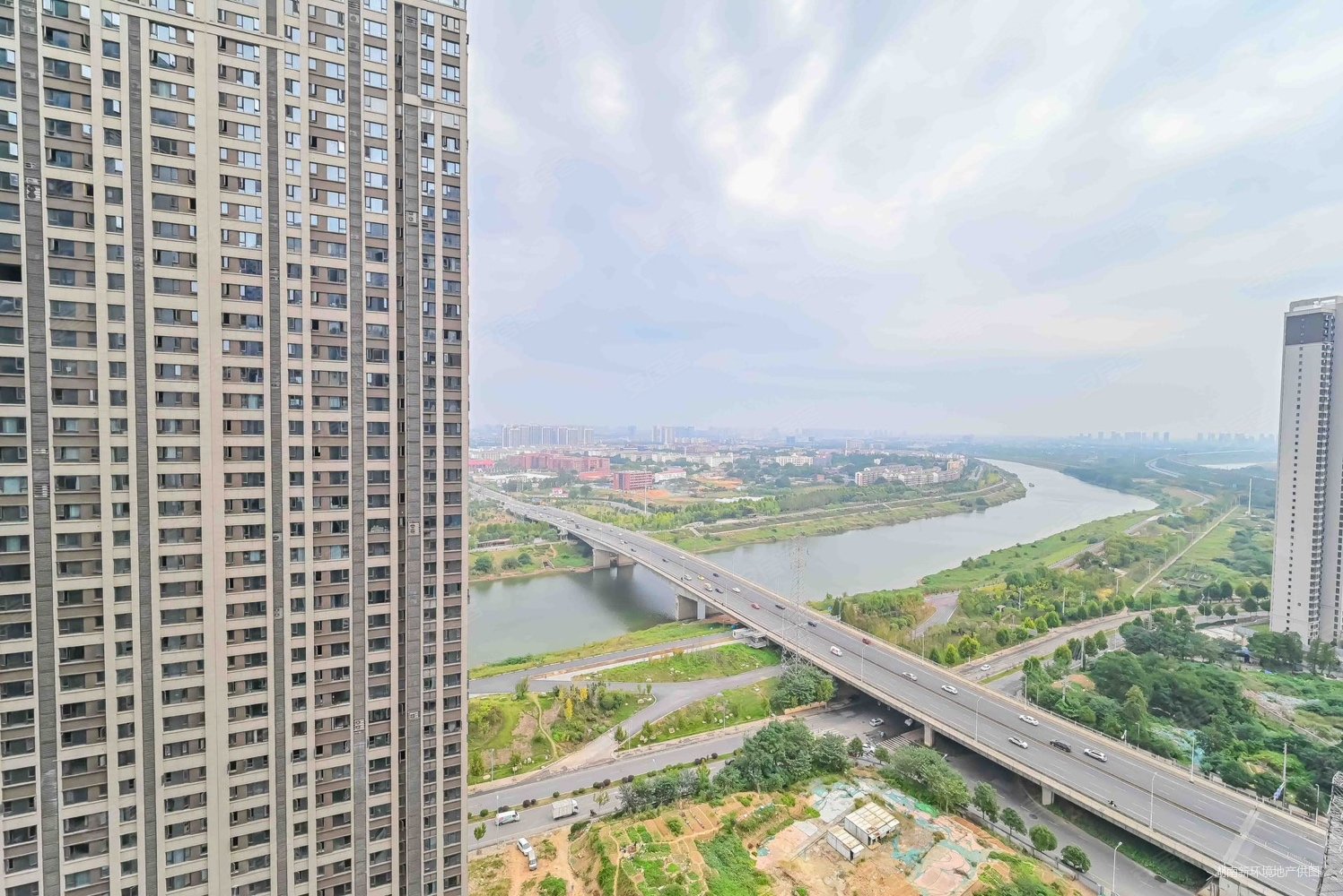 阳光城尚东湾4室2厅3卫180.94㎡南北185万