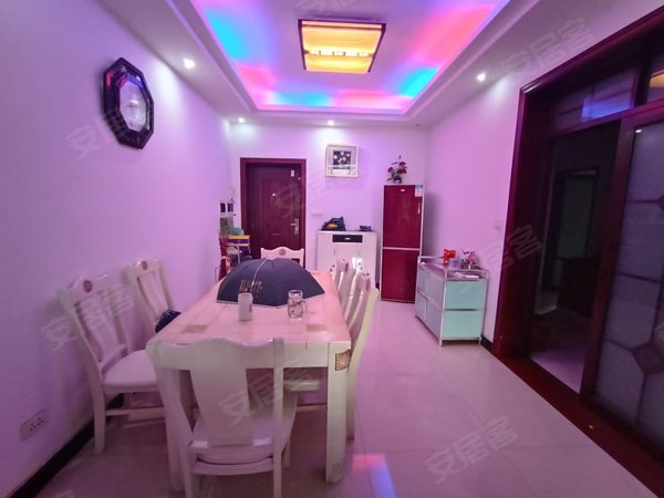 萍乡安源安源城区萍安小区凤凰天城天虹旁边，4楼3房，家电齐全，停车方便，只租800出租房源真实图片