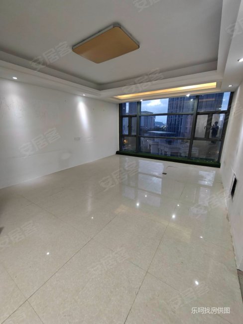 长乐永荣广场 产权47平方  层高6米  50万  简单装修