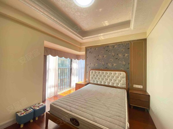 珠海高新区唐家湾唐韵唐韵 4室2厅2卫 4000.