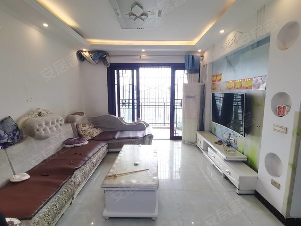 重庆潼南潼南城区上品景苑隆鑫旁,精装修三房两卫出租,免停车费.