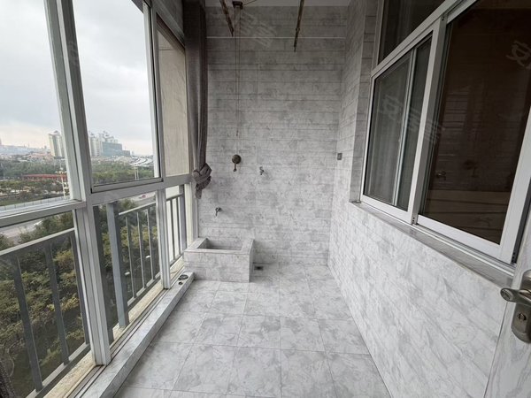 曲靖麒麟万达广场金域蓝苑万达旁边金域蓝苑三室电梯房出租，带家具家电，看房方便出租房源真实图片