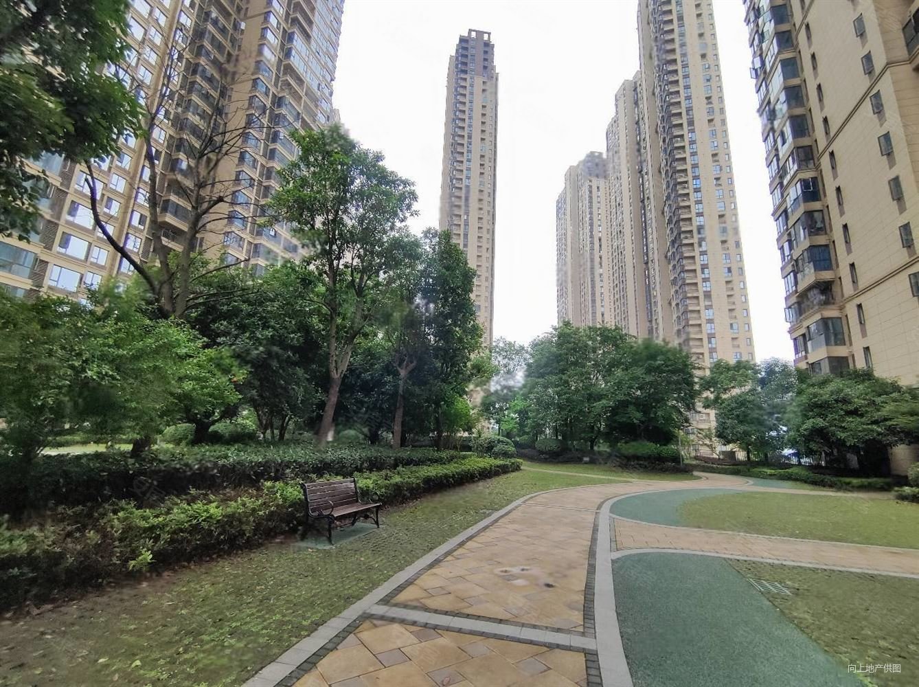 保利西海岸(b区)4室2厅2卫131.7㎡南238万