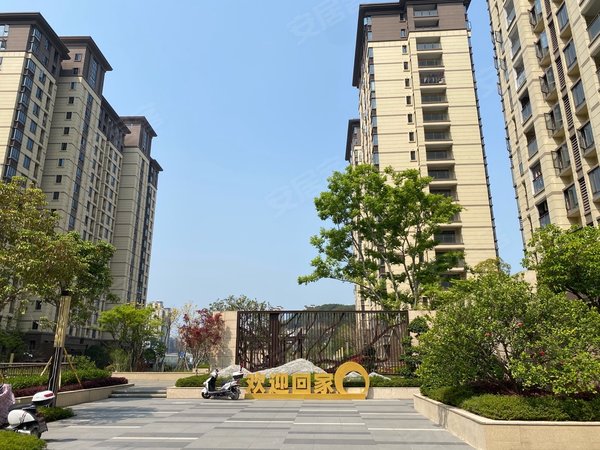 福州晋安前横路城投鹤鸾郡牛岗上旁鹤鸾郡出租,对面省儿童医院时尚奶