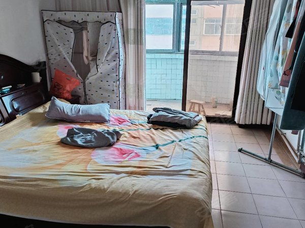 安阳文峰中环百货光华小区实验小学附近中间楼层采光好,南北通透.