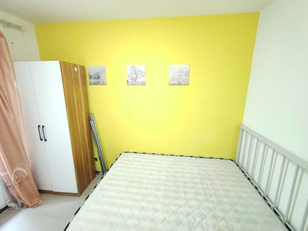 尚硅谷 温都水城 tbd云集中心对面次卧1000包物业取暖出租房源真实