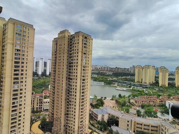 昆明盘龙茨坝融城昆明湖臻园b区昆明湖 3室2厅1卫 91平 电梯房出租