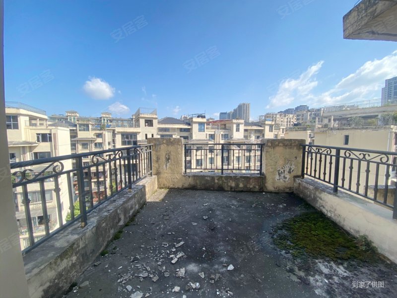 江津双福溪山美郡跃层靠近爱琴海商圈旁近轻轨带大露台业主急售