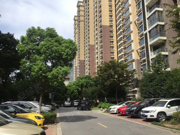 上海上海周边昆山凯德都会新峰首租安亭地铁口500米  出门大润发