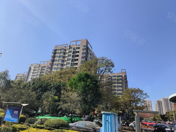 昆明西山大商汇光辉城市大商汇  儿童医院对面  光辉城市1居室带家具