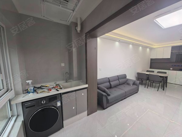 徐州新沂建邺路高铁花园首租高铁花苑电梯房精装修3室1卫，家具家电全配1400出租房源真实图片