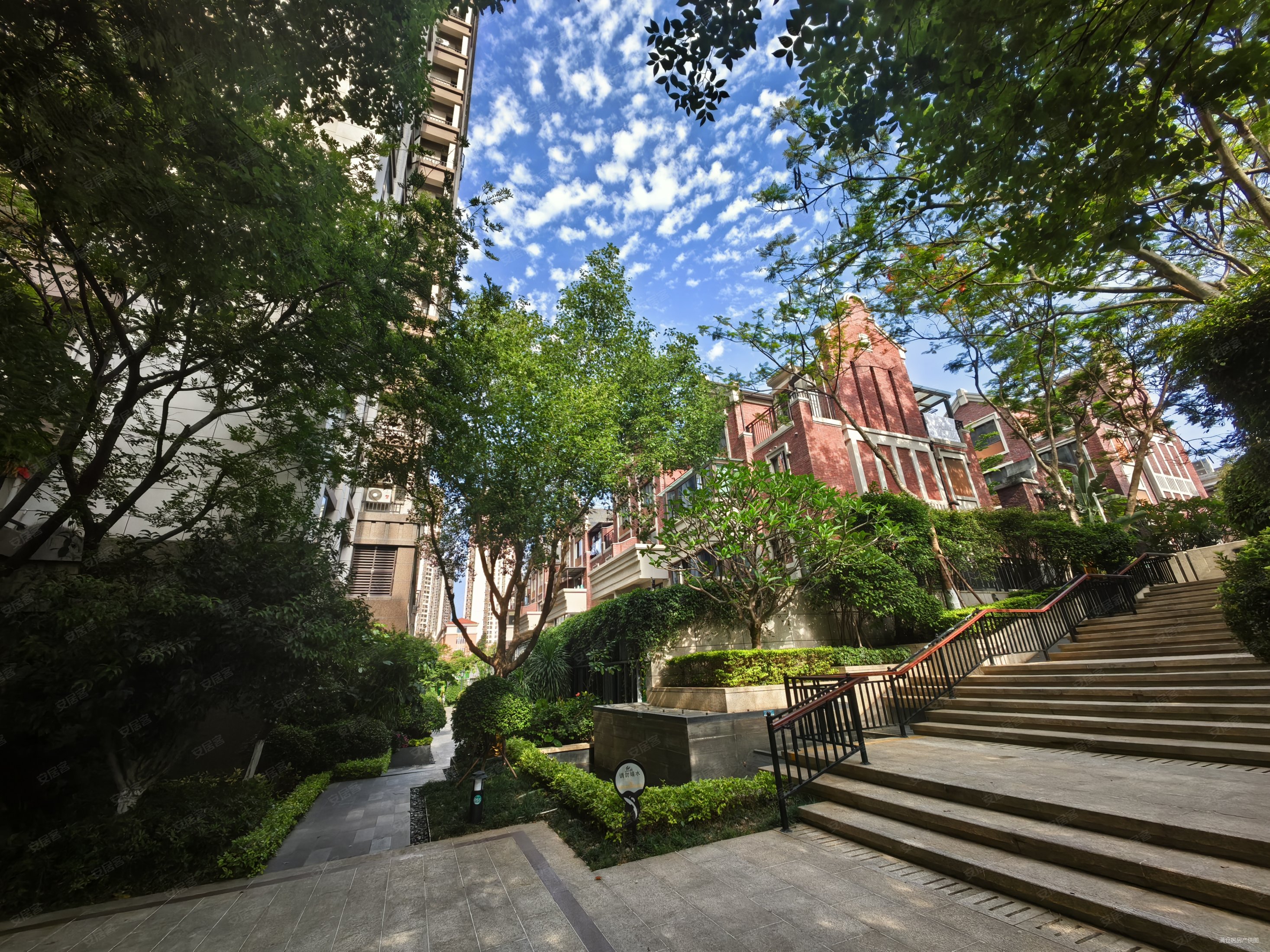 融侨观邸6室2厅5卫159.65㎡南665万