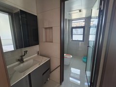 长垣南蒲华宇百货四室两厅两卫精装房，采光通风良好，精装修出租房源真实图片