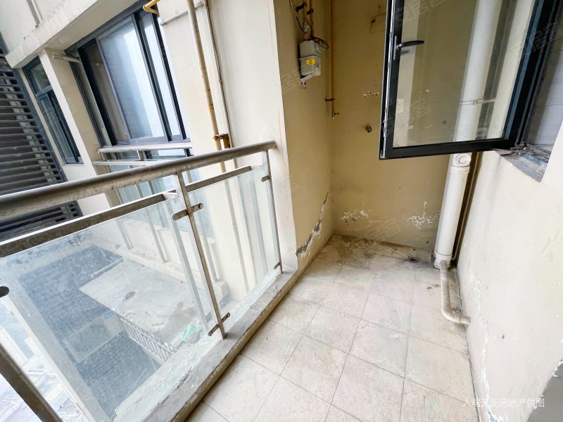 顶峰水岸汇景一期4室2厅1卫132㎡南北290万