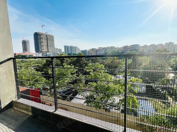 广州番禺大石富山二路52-78号小区大石d口,美工业风夕阳大单间,路边可