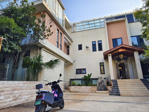 昆明西山滇池度假区滇池卫城鹿港(别墅)高尔夫球别墅 使用500平带家具