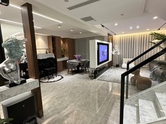 钦州钦南钦南城区出租 人和春天叠墅带花园 300平 4000月 独门独户出租房源真实图片