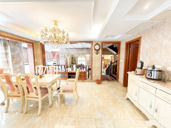 徐州泉山开元四季开元麓郡(D,E区)云龙湖西岸 开元麓郡联排别墅 边户大院子 精装修供暖拎包入住出租房源真实图片