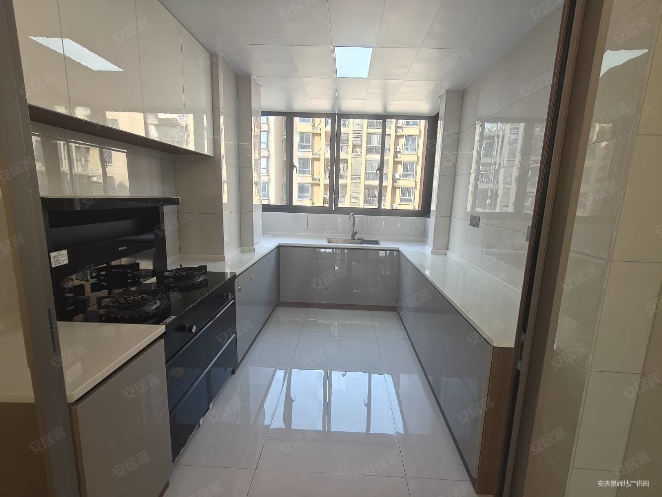 书香一品南区3室2厅2卫126㎡南北75万