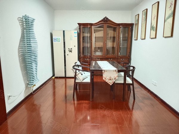 青岛市南江西路金华公寓金华公寓套三双厅双卫中间楼层非常好拎包入住