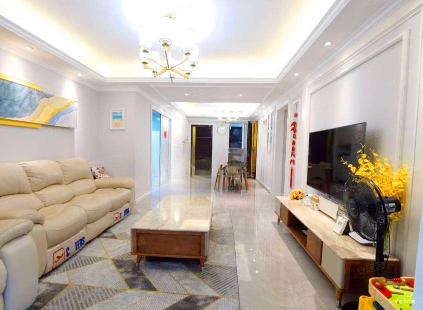 绿地中央广场3室2厅2卫122.69㎡南北145万