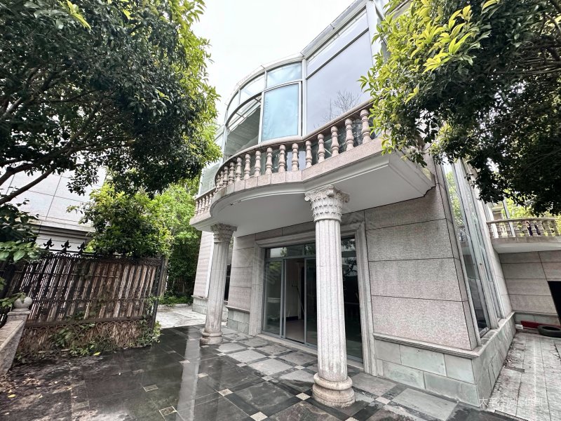 绿苑别墅 交通便利 环境优美 精装好房 临地铁 近医院