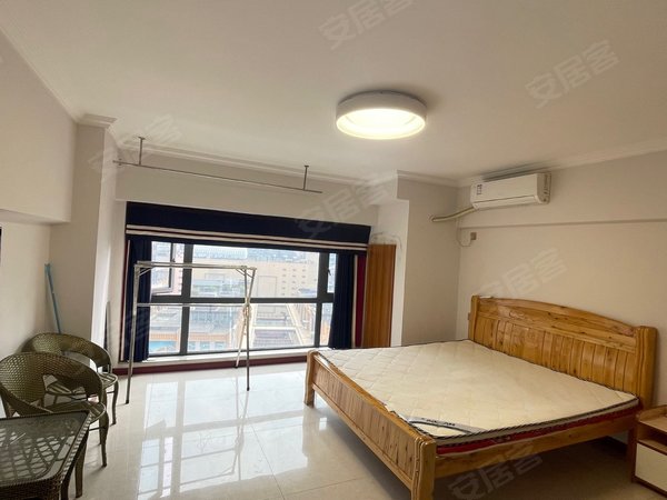 泸州江阳万诚国际中心万城国际中心急租,包物业费,可押一付一,套一