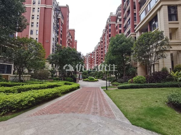 南宁青秀东盟商务中房翡翠湾中房翡翠湾 豪华装修两房 配齐 看房方便