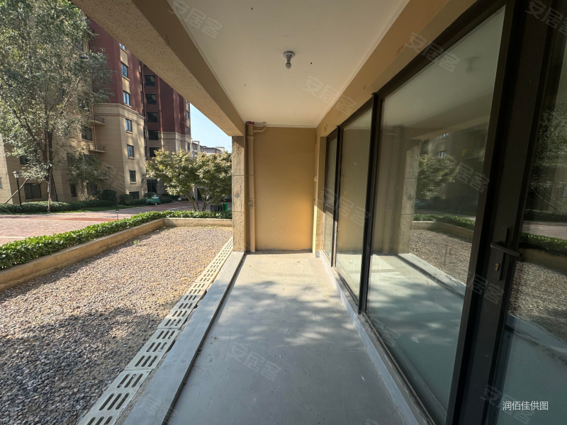 青特小镇e区4室2厅2卫145㎡南北245万