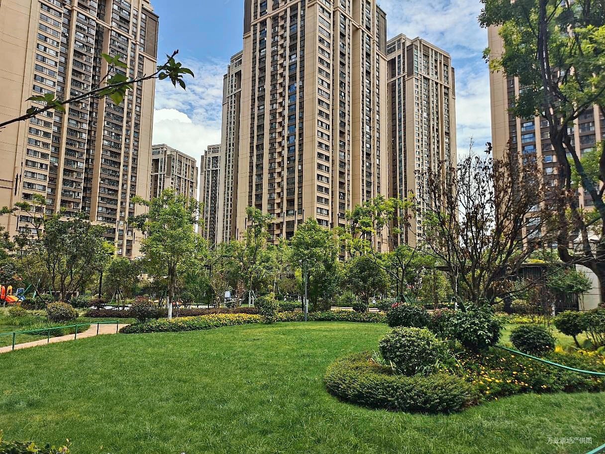 海伦国际依云郡精装修两房户型方正诚心出售配套齐全